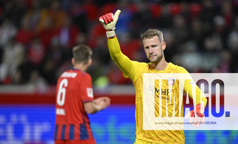 Goalkeeper Thomas Daehne, 1 FC Heidenheim 1846 (FCH) 33, gesture: thumbs-up; Patrick Mainka, 1 FC Heidenheim 1846 (FCH) 06; 1 FC Heidenheim 1846 (FCH) vs. 1 FC Kaiserslautern 09 10 2026 DFL regulations prohibit any use of photographs as image sequences and or quasi-video. 1 FC Heidenheim 1846 FCH vs. 1 FC Kaiserslautern