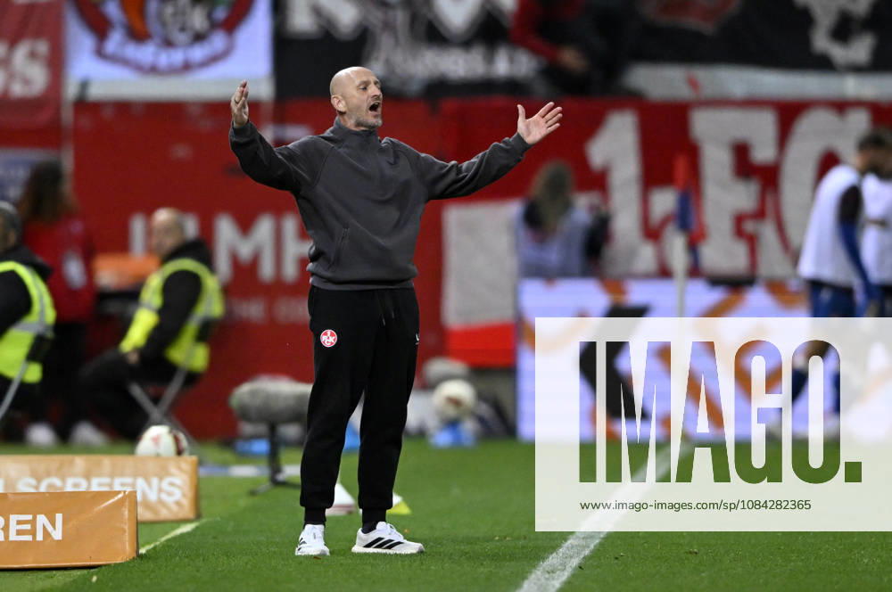 Coach Torsten Lieberknecht, 1. FC Kaiserslautern (FCK), angry gesture, 1. FC Heidenheim 1846 (FCH) vs. 1. FC Kaiserslautern, October 9, 2026. DFL regulations prohibit any use of photographs as imGE SEQUENCES AND OR QUASI-VIDEO 1 FC Heidenheim 1846 FCH vs. 1 FC Kaiserslautern