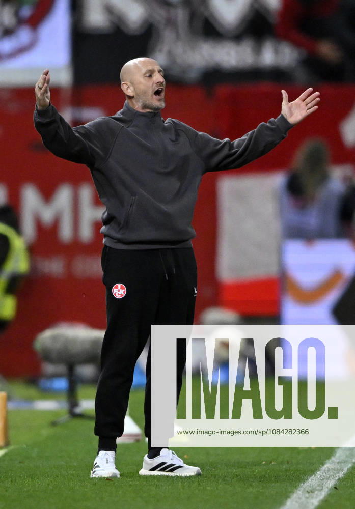 Coach Torsten Lieberknecht, 1. FC Kaiserslautern (FCK), angry gesture, 1. FC Heidenheim 1846 (FCH) vs. 1. FC Kaiserslautern, October 9, 2026. DFL regulations prohibit any use of photographs as imGE SEQUENCES AND OR QUASI-VIDEO 1 FC Heidenheim 1846 FCH vs. 1 FC Kaiserslautern