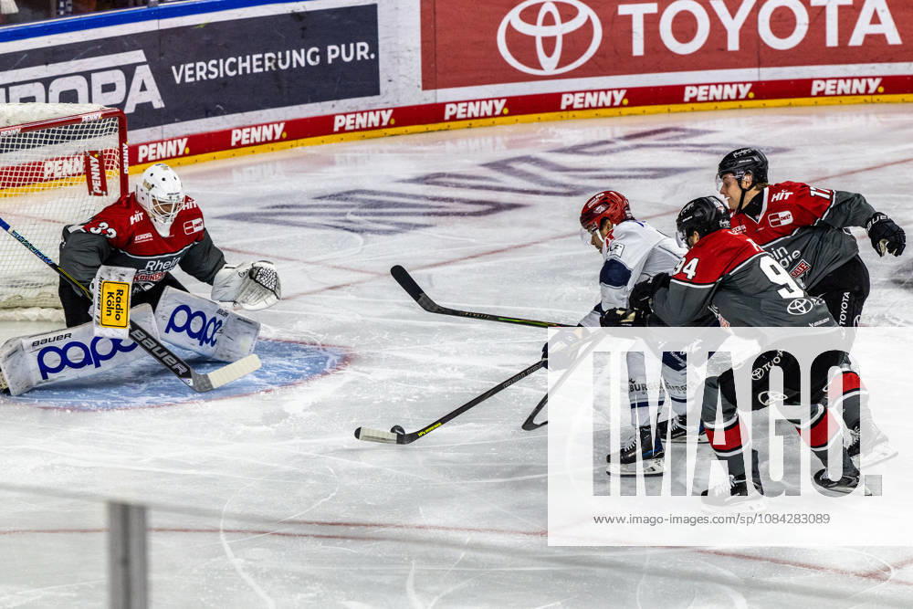 Robin Press (Cologne Sharks, 94) and Jan Luca Sennhenn (Cologne Sharks, 17) defend in front of Nico Wien’s goal (Cologne Sharks, 33). Cologne Sharks vs. Schwenninger Wild Wings, ice hockey, Penny DEL, Matchday 07, 2026–2027, September 10, 2026 Cologne Sharks vs. Schwenninger Wild Wings, Ice Hockey, Penny DEL, Matchday 07, 2026–2027, September 10, 2026 Cologne