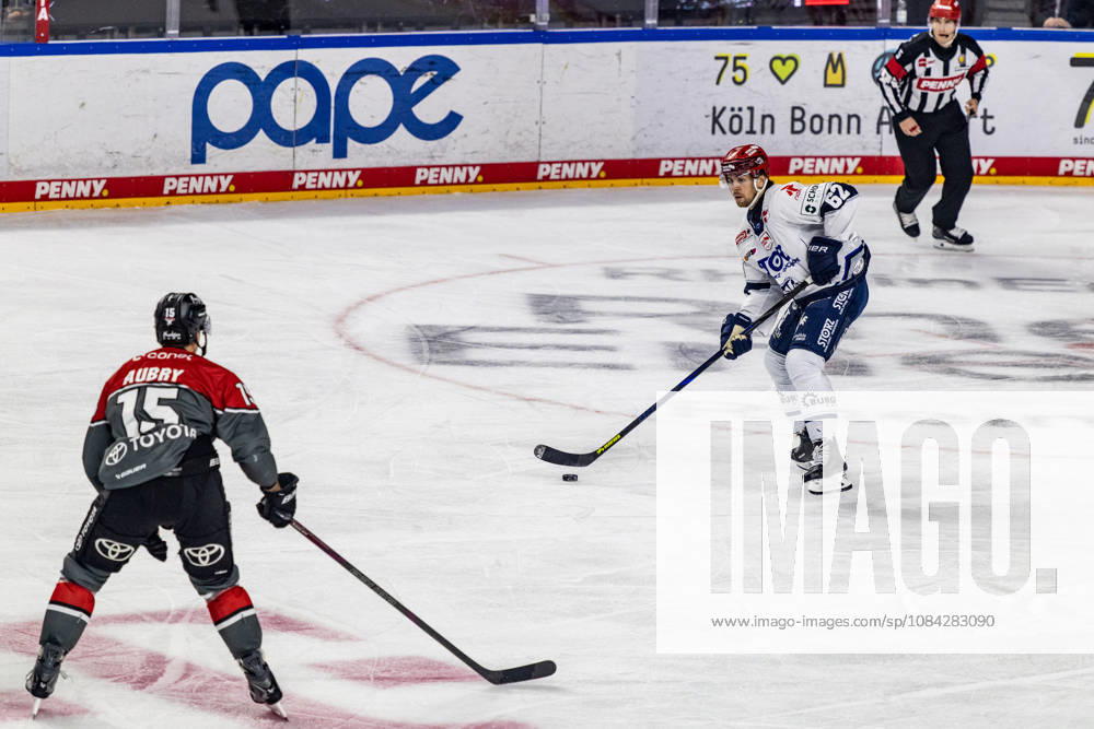 Thomas Schemitsch, Schwenninger Wild Wings, 62 vs. Louis Marc Aubry, Koelner Haie, 15 Koelner Haie vs. Schwenninger Wild Wings, Ice Hockey, Penny DEL, Matchday 07, 2026–2027, October 9, 2026, Cologne Sharks vs. Schwenninger Wild Wings, Ice Hockey, Penny DEL, Matchday 07, 2026–2027, October 9, 2026, Cologne