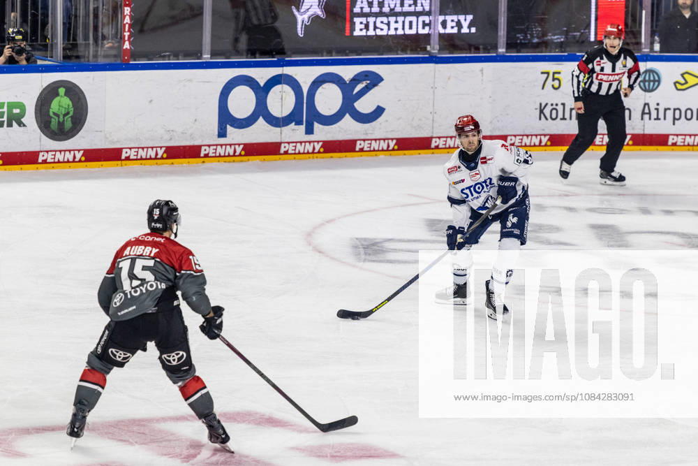 Thomas Schemitsch, Schwenninger Wild Wings, 62 vs. Louis Marc Aubry, Koelner Haie, 15 Koelner Haie vs. Schwenninger Wild Wings, Ice Hockey, Penny DEL, Matchday 07, 2026–2027, October 9, 2026, Cologne Sharks vs. Schwenninger Wild Wings, Ice Hockey, Penny DEL, Matchday 07, 2026–2027, October 9, 2026, Cologne