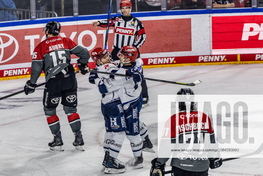 Curtis Valk of the Schwenninger Wild Wings, No. 14, celebrates during the Cologne Haie vs. Schwenninger Wild Wings game, ice hockey, Penny DEL, Matchday 07, 2026–2027, October 9, 2026, Cologne Sharks vs. Schwenninger Wild Wings, Ice Hockey, Penny DEL, Matchday 07, 2026–2027, October 9, 2026, Cologne