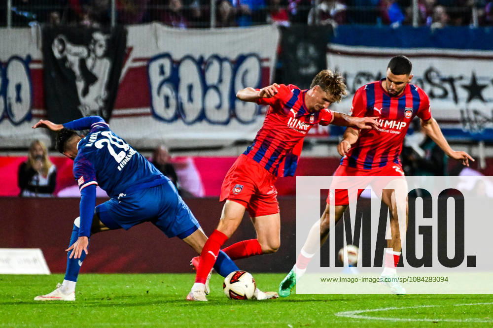 GER, Soccer, Men s, 2. Bundesliga, Matchday 7, 1 FC Heidenheim vs. 1 FC Kaiserslautern, Mergim Berisha (Kaiserslautern), 20, Jan Schöppner (Heidenheim), 3, Heidenheim Voith Arena, Baden-Württemberg, Germany