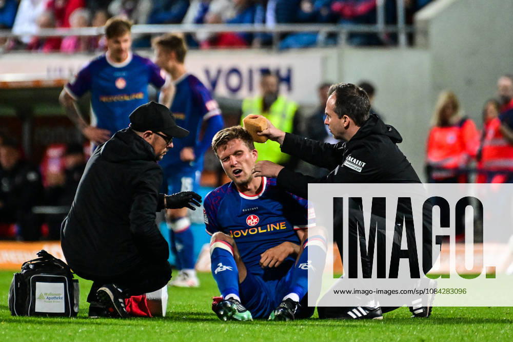 GER, Soccer, Men s, 2. Bundesliga, Matchday 7, 1. FC Heidenheim vs. 1. FC Kaiserslautern; Fabian Kunze (Kaiserslautern), 6, received medical attention after a collision; Heidenheim Voith Arena, Baden-Württemberg, Germany