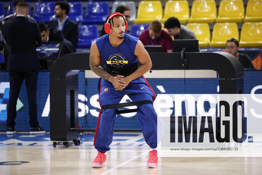 Juntin Robinson of FC Barcelona, Barca warms up during the EuroLeague League Phase MD 4 match played between FC Barcelona and Zalgiris Kaunas at Palau Blaugrana on October 09, 2026 in Barcelona, Spain. FC Barcelona V Zalgiris Kaunas - Euroleague 2026 2027 - ZUMAa181 20261009_zaa_a181_254