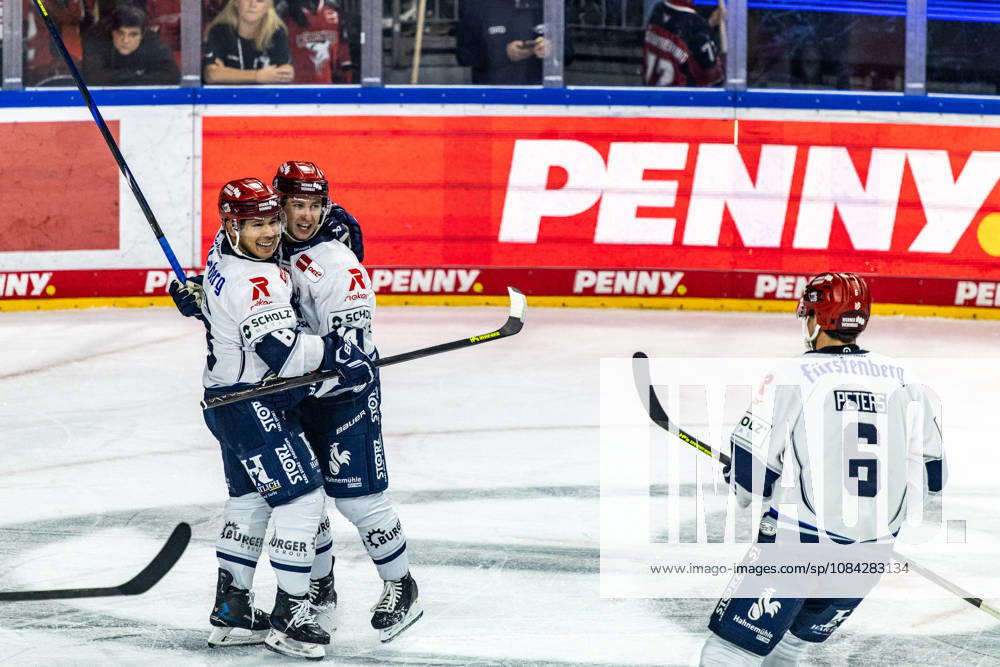 Curtis Valk of the Schwenninger Wild Wings, 14, and Austin Ortega of the Schwenninger Wild Wings, 08, celebrate after Curtis Valk of the Schwenninger Wild Wings, 14, and Austin Ortega of the Schwenninger Wild Wings, 08 and Curtis Valk (Schwenninger Wild Wings, 14) celebrate. Cologne Sharks vs. Schwenninger Wild Wings, ice hockey, Penny DEL, Matchday 07, 2026–2027, October 9, 2026: Cologne Sharks vs. Schwenninger Wild Wings, Ice Hockey, Penny DEL, Matchday 7, 2026–2027, October 9, 2026, Cologne