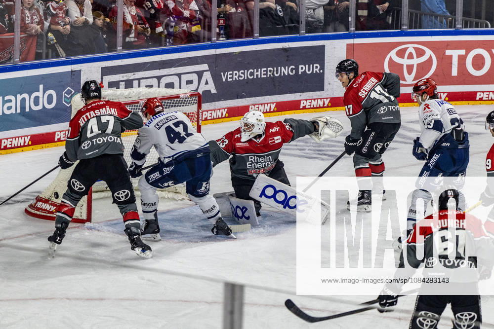Alexander Karachun, Schwenninger Wild Wings, 47 vs. Veli Matti Vittasmaki, Koelner Haie, 47, Nico Wiens, Koelner Haie, 33, Jan Luca Sennhenn, Cologne Haie, 17, Reed Lebster, Schwenningen Wild Wings, 23; Cologne Haie vs. Schwenningen Wild Wings, Ice Hockey, Penny DEL, Matchday 07, 2026–2027, October 9, 2026, Cologne Sharks vs. Schwenninger Wild Wings, Ice Hockey, Penny DEL, Matchday 07, 2026–2027, October 9, 2026, Cologne