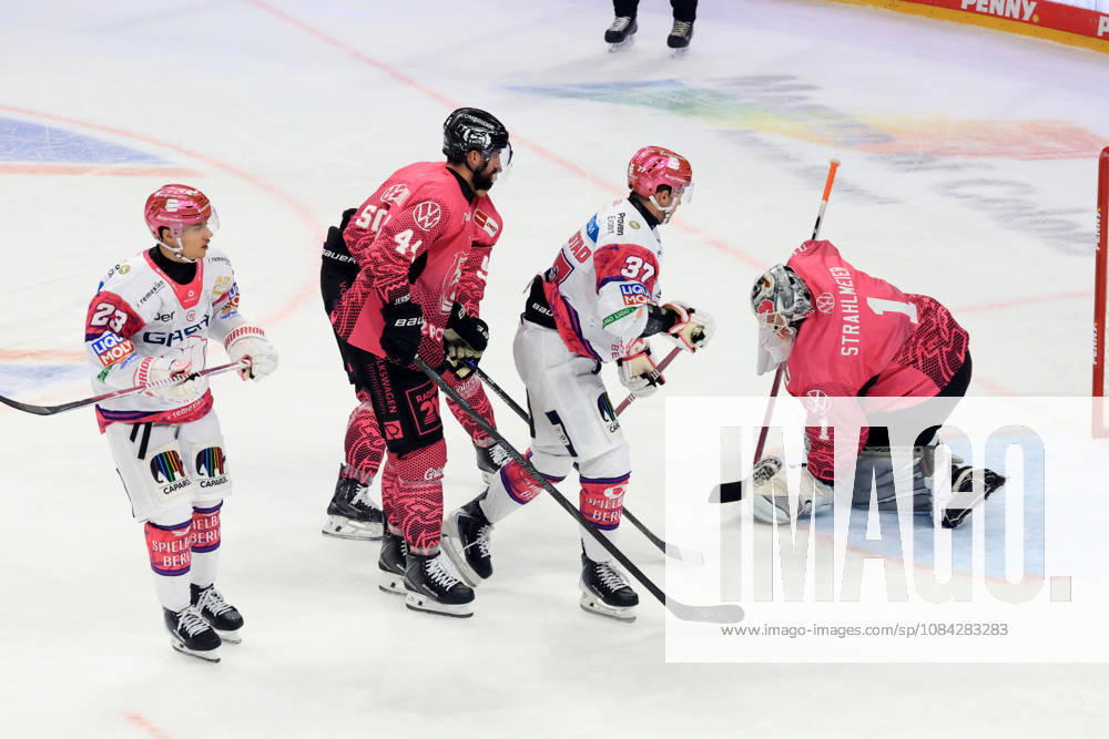 DEU, GER, Ice Hockey, Match Day, 2026–27 Season, Berlin, Eisbären Berlin vs. Grizzly Wolfsburg Rihards Griva Eisbären Berlin 23, Markus Vikingstad Eisbären Berlin 37, Dustin Strahlmeier Grizzly Wolfsburg 1, Julian Melchiori Grizzly Wolfsburg 44, Julius Ramoser Grizzly Wolfsburg 50 nordphoto GmbH Engler City About Arena State Country