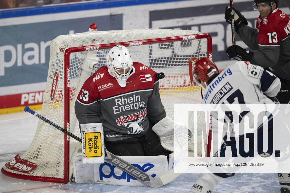PENNY DEL 1 Cologne Sharks Schwenninger Wild Wings Cologne, October 9, 2026 Nico Wiens, Cologne Sharks, goaltender, 33 Alexander Karachun, Schwenninger Wild Wings, forward, 47 PENNY DEL 1 Cologne Sharks vs. Schwenninger Wild Wings on October 9, 2026, at KA2 in Cologne, Germany