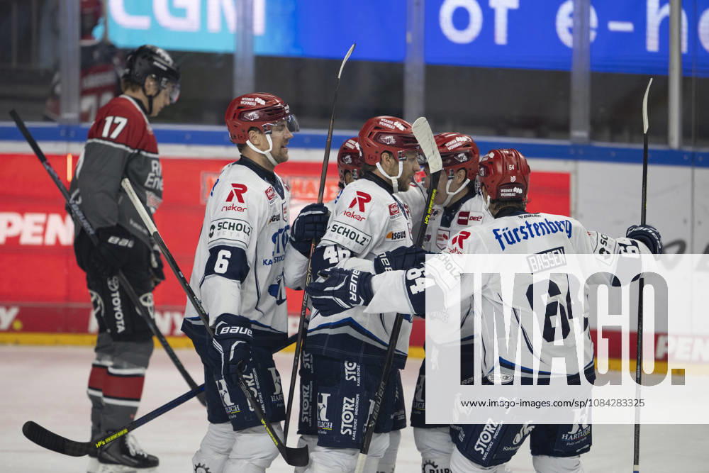PENNY DEL 1 Cologne Sharks vs. Schwenninger Wild Wings, Cologne, October 9, 2026 Alex Peters, Schwenninger Wild Wings, defenseman, 6 Eric Martinsson, Schwenninger Wild Wings, defenseman, 46 Boaz Bassen Schwenninger Wild Wings, Forward, 64 PENNY DEL 1 Kölner Haie vs. Schwenninger Wild Wings on October 9, 2026, at KA2 in Cologne, Germany