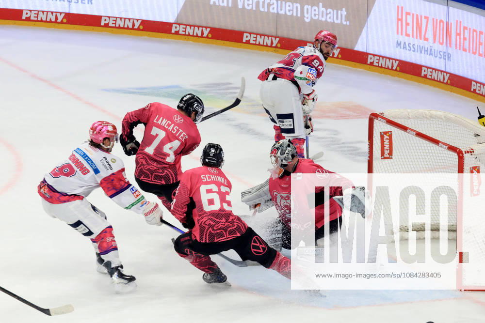 DEU, GER, Ice Hockey, Match Day, 2026–27 Season, Berlin, Eisbären Berlin vs. Grizzly Wolfsburg Liam Kirk, Eisbären Berlin 94, Ty Ronning, Eisbären Berlin 9, Dustin Strahlmeier, Grizzly Wolfsburg 1, Les Lancester, Grizzly Wolfsburg 74, Luis Schinko, Grizzly Wolfsburg 63, nordphoto GmbH, Engler, City, Uber Arena, State, Country