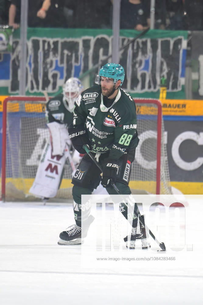 Tim Bender, Bietigheim Steelers, 88 on the Puck: Bietigheim Steelers vs. EC Bad Nauheim, Ice Hockey, DEL 2, Game 7 of the Regular Season, 2026–2027 Season, October 9, 2026, Bietigheim Steelers vs. EC Bad Nauheim, Ice Hockey, DEL 2, Game 7 of the Regular Season, 2026–2027 Season, October 9, 2026, Bietigheim