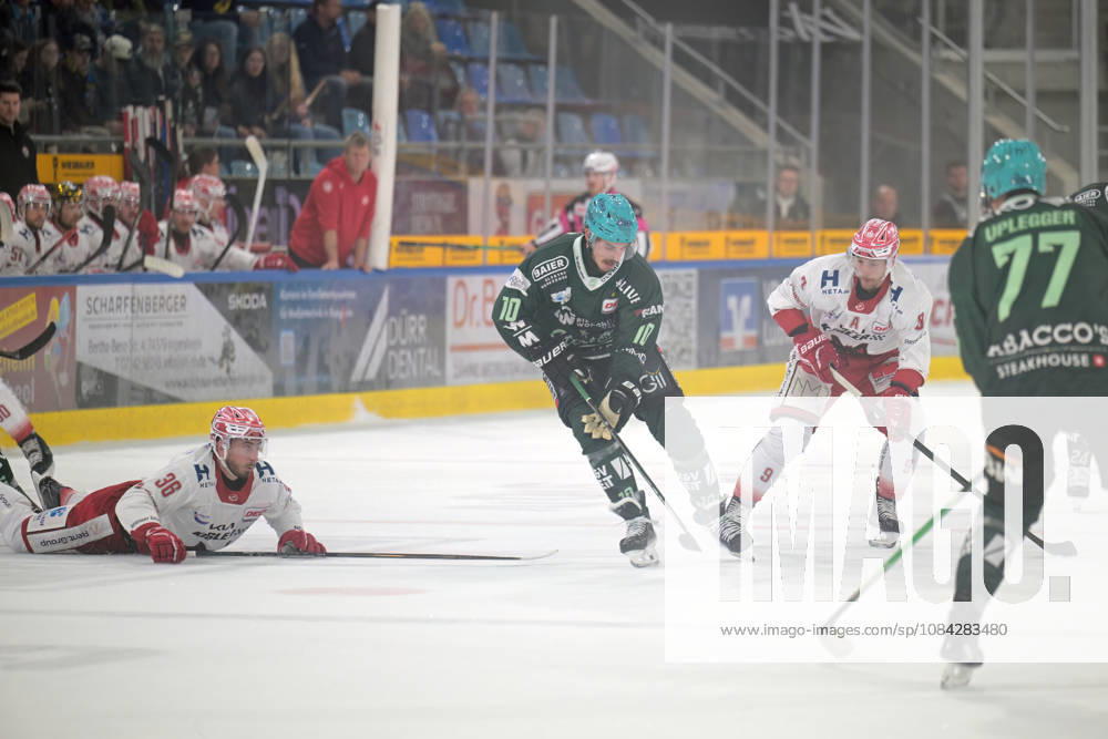 David Cerny (Bietigheim Steelers), No. 10, battles for the puck against Pierre Preto (EC Bad Nauheim), No. 36, and Allan McPherson (EC Bad Nauheim), No. 09; Bietigheim Steelers vs. EC Bad Nauheim, Ice Hockey, DEL 2, 07 regular-season game, 2026–2027 season, 09 10 2026 Bietigheim Steelers vs. EC Bad Nauheim, ice hockey, DEL 2, 07 regular-season game, 2026–2027 season, October 9, 2026, Bietigheim