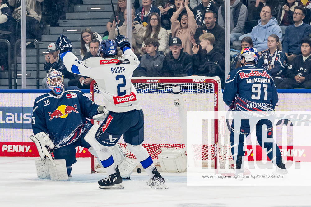 Sam Ruopp (ERC Ingolstadt, 02) celebrates the goal that made it 0–2 by Riley Barber (ERC Ingolstadt, 37; not pictured), Mathias Niederberger, goalie, EHC Red Bull Munich, 35, and Jeremy McKenna, EHC Red Bull Munich, 91, are fed up. GER, EHC Red Bull Munich vs. ERC Ingolstadt, DEL, 2026–2027 season, Matchday 7, October 9, 2026. Photo: HMB Media, Franz Feiner