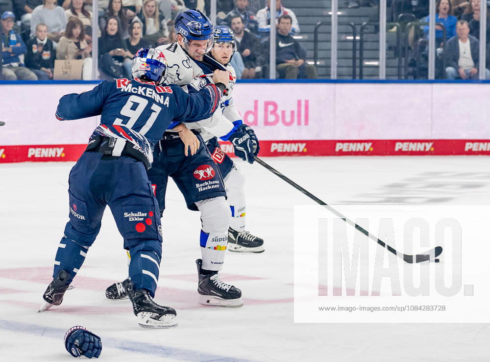 Brawl between Jeremy McKenna (EHC Red Bull Munich, 91) and Daniel Schmoelz (ERC Ingolstadt, 92 GER), EHC Red Bull Munich vs. ERC Ingolstadt, DEL, 2026–2027 season, Matchday 7, October 9, 2026 Photo: HMB Media, Franz Feiner
