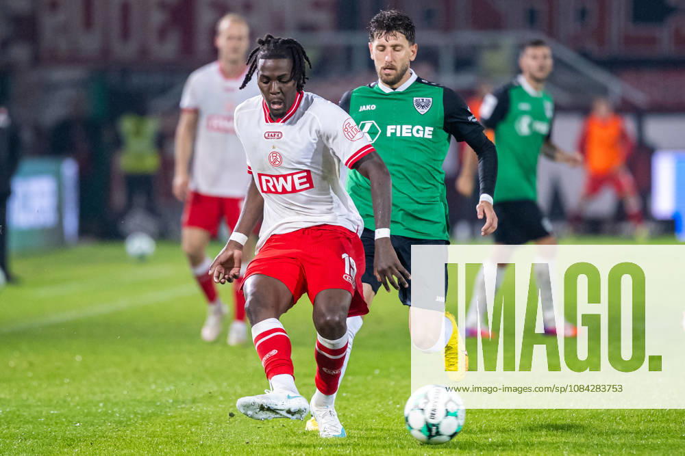 L R Franci Bouebari, Rot Weiss Essen, 19, in a tackle with Charalambos Makridis, SC Preussen Münster, 14, GER, SC Preussen Münster vs. Rot-Weiss Essen, Soccer, 3rd Division, Matchday 8, 2026–2027 season, October 9, 2026 DFL regulations prohibit the use of photographs as image sequences and or quasi-video GER, SC Preussen Münster vs. Rot-Weiss Essen, soccer, 3. Liga, Matchday 8, 2026–2027 season, October 9, 2026, Münster