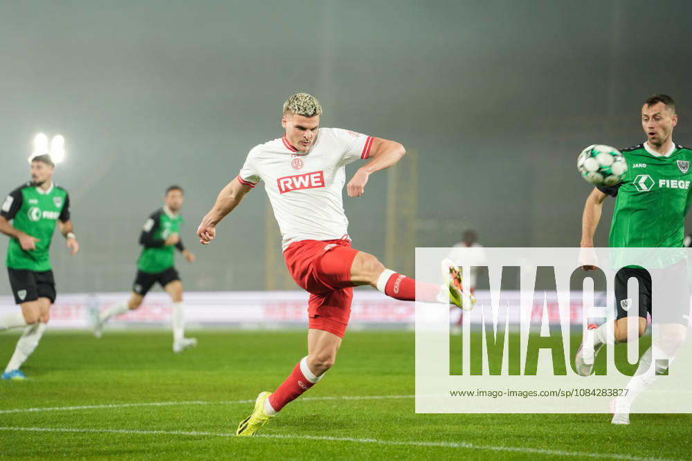 Germany 3rd Division 2026–2027, Matchday 8: SC Preussen Münster vs. Rot Weiss Essen, Friday, October 9, 2026, LVM Preußenstadion, Münster, North Rhine-Westphalia, Germany. Marek Janssen (RW Essen) has the ball at 20 and takes a shot on goal.