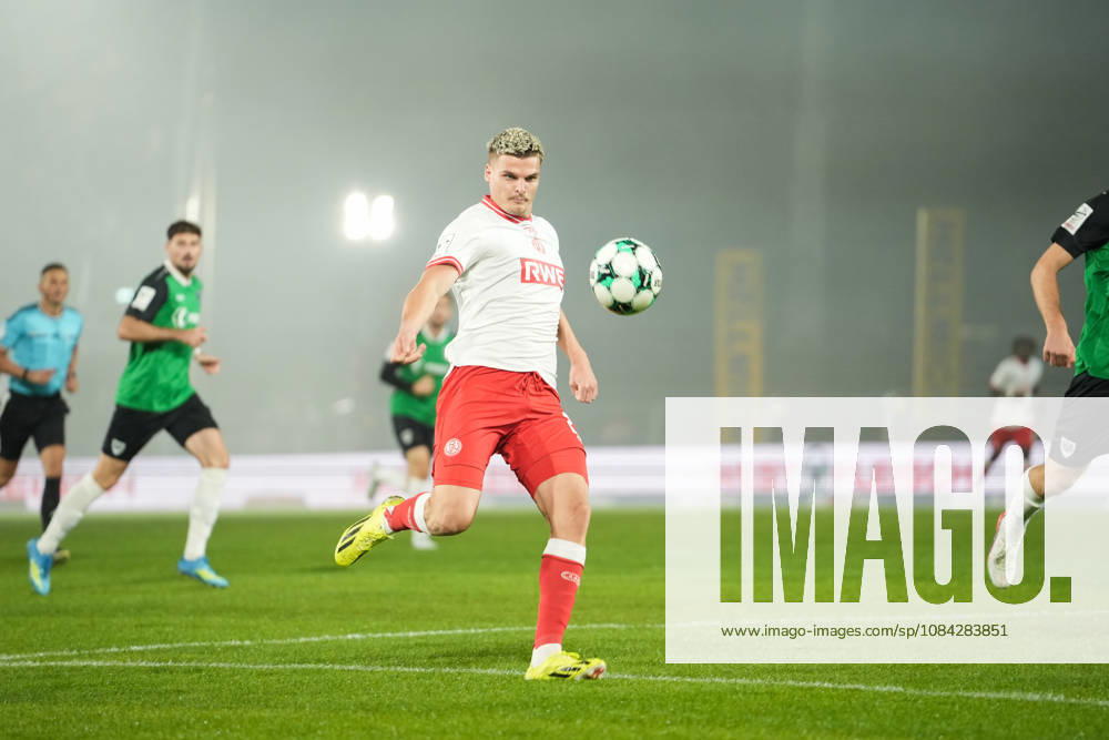Germany 3rd Division 2026–2027, Matchday 8: SC Preussen Münster vs. Rot Weiss Essen, Friday, October 9, 2026, LVM Preußenstadion, Münster, North Rhine-Westphalia, Germany. Marek Janssen (RW Essen) has the ball at 20 and takes a shot on goal.