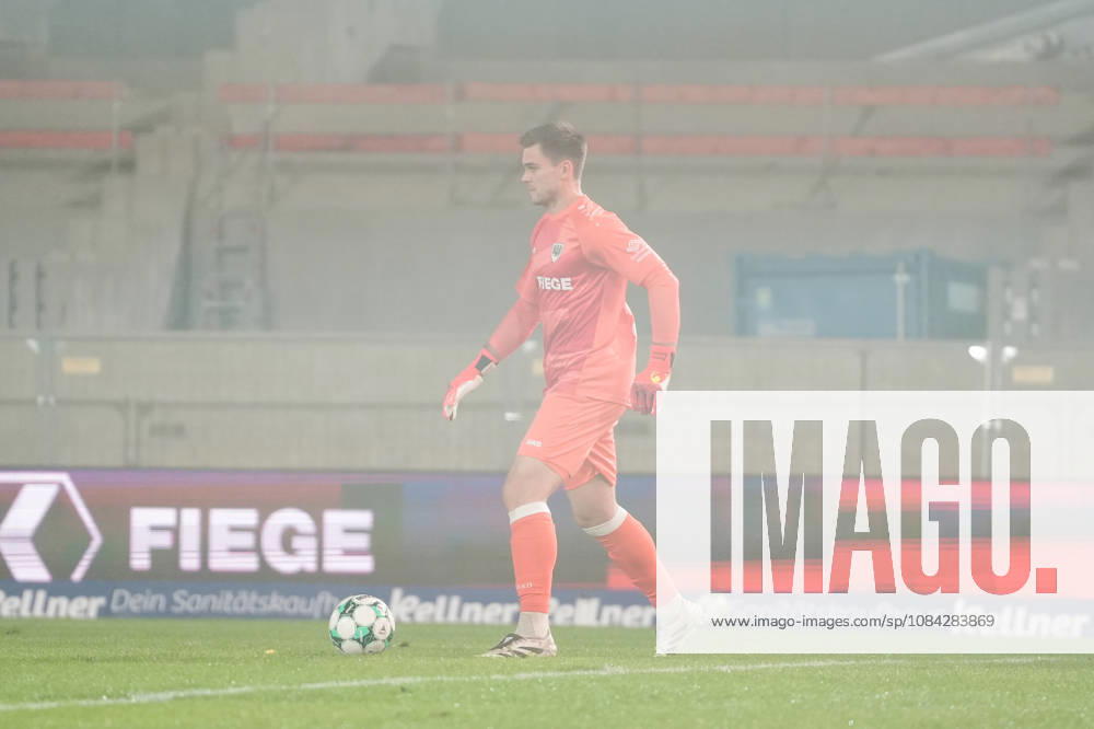 Germany 3rd Division 2026–2027, Matchday 8: SC Preußen Münster vs. Rot-Weiß Essen, Friday, October 9, 2026, LVM Preußenstadion, Münster, North Rhine-Westphalia, Germany; Morten Behrens, SC Preußen Münster, 1 on the ball