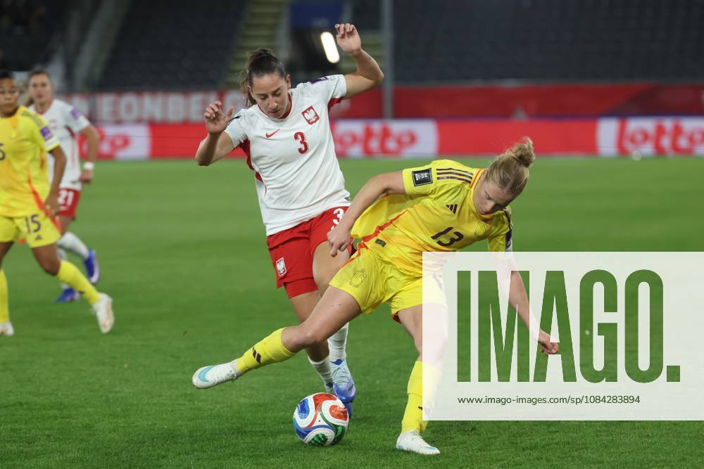 Poland s Wiktoria Zieniewicz and Belgium s Elena Dhont fight for the ball during a soccer game between Belgium s national women s team the Red Flames and Poland, on Friday 9 October 2026 in Leuven, the first leg of the play-off for the 2027 FIFA Women s World Cup. VIRGINIExLEFOUR x189283655x