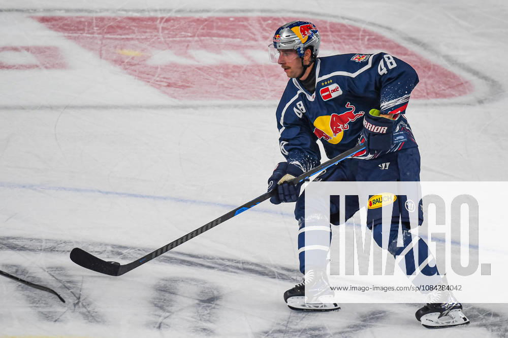 Munich, Germany PENNY DEL, German Ice Hockey League, 2026–27 season, Matchday 7: EHC Red Bull Munich vs. ERC Ingolstadt at SAP Garden in Munich Lucas Thaler of EHC Red Bull Munich on the puck, with the puck, in possession of the puck