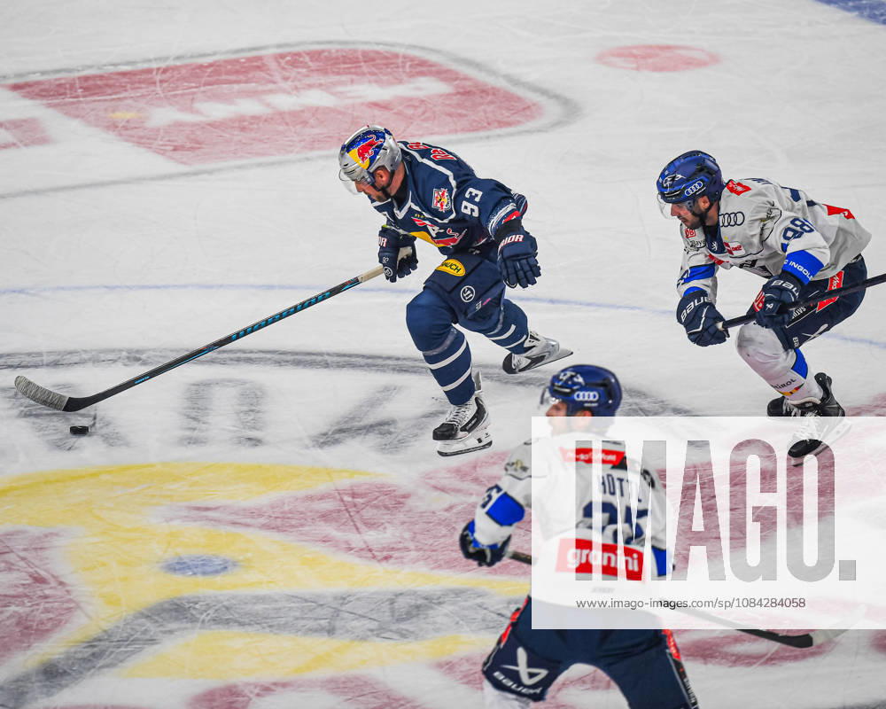 Munich, Germany PENNY DEL, German Ice Hockey League, 2026–27 season, Matchday 7: EHC Red Bull Munich vs. ERC Ingolstadt at SAP Garden in Munich; Maximilian Kastner of EHC Red Bull Munich on the puck, with the puck, in possession of the puck