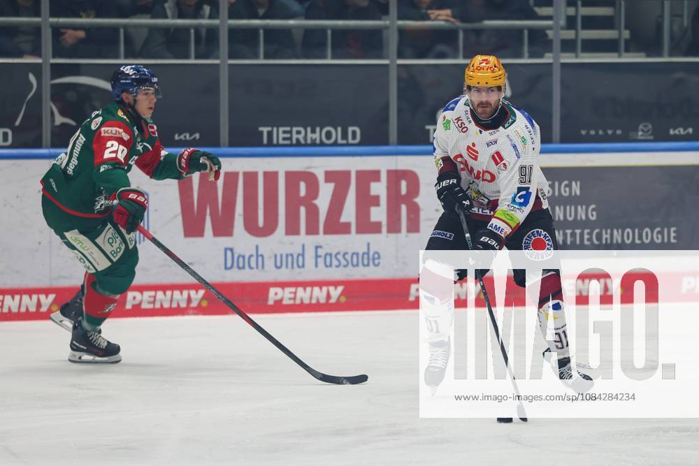 One-on-one, Action, featuring Philipp Krauss (Augsburger Panther 20) and Miha Verlic (Fischtown Pinguins 91), Augsburger Panther vs. Fischtown Pinguins, Matchday 7, Ice Hockey, Penny DEL, October 9, 2026, Augsburg, Bavaria, Germany