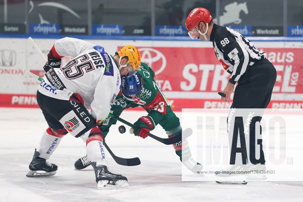 Bully, Christian Wejse (Fischtown Pinguins 65), Tim Wohlgemuth (Augsburger Panther 33), Augsburger Panther vs. Fischtown Pinguins, Matchday 7, Ice Hockey, Penny DEL, October 9, 2026, Augsburg, Bavaria, Germany