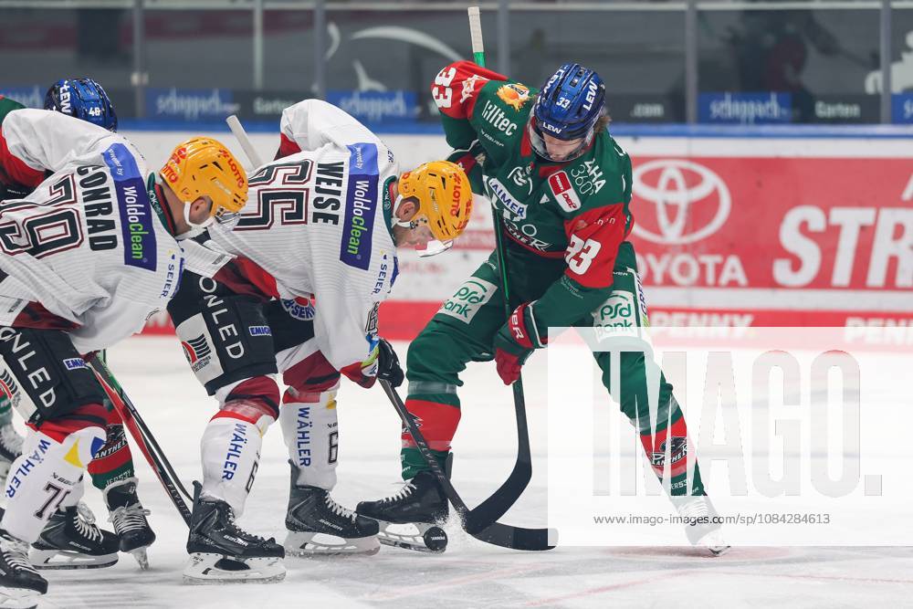 Bully, Christian Wejse (Fischtown Pinguins 65), Tim Wohlgemuth (Augsburger Panther 33), Augsburger Panther vs. Fischtown Pinguins, Matchday 7, Ice Hockey, Penny DEL, October 9, 2026, Augsburg, Bavaria, Germany