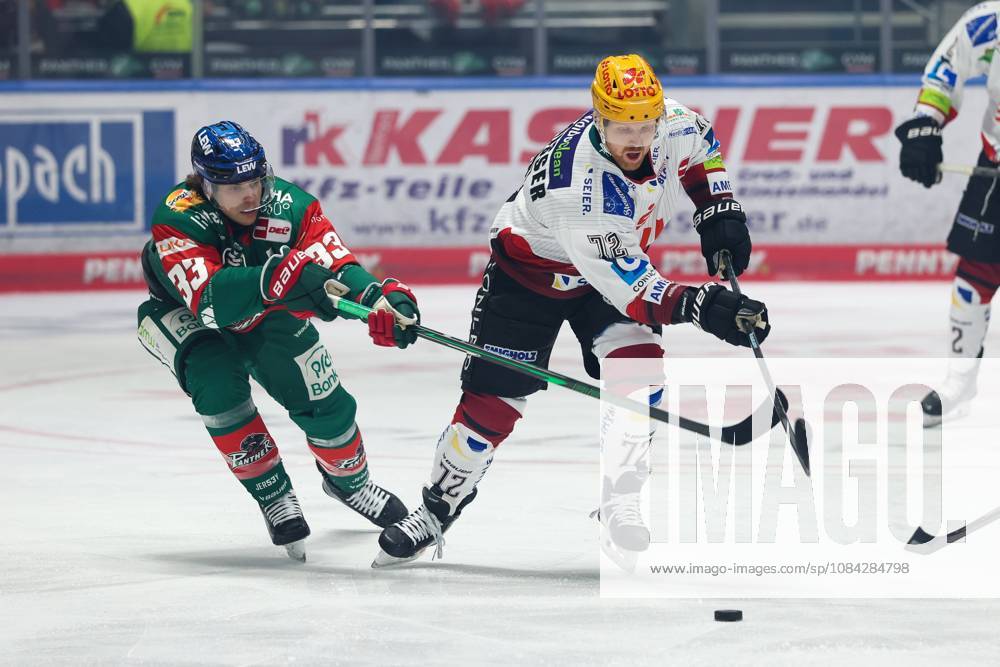 One-on-one, action, featuring Tim Wohlgemuth 33 (Augsburger Panther) and Phillip Bruggisser 72 (Fischtown Pinguins), Augsburger Panther vs. Fischtown Pinguins, Matchday 7, Ice Hockey, Penny DEL, October 9, 2026, Augsburg, Bavaria, Germany