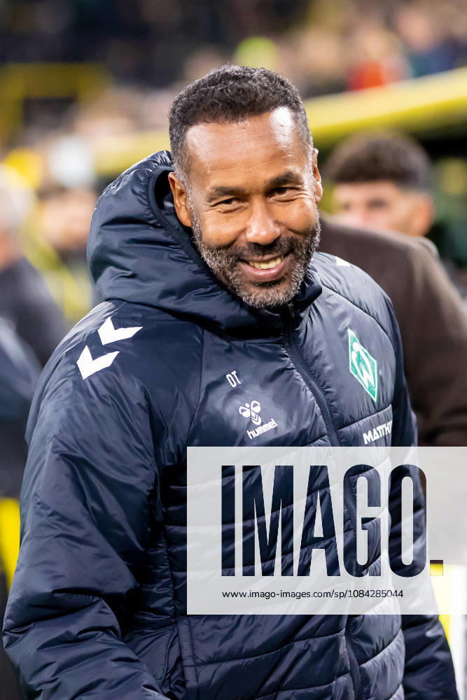 Dortmund, Germany, October 9, 2026, Bundesliga 1, 2026–2027 Season, Matchday 5: Borussia Dortmund vs. SV Werder Bremen. Pictured: Coach Daniel Thioune (SVW). DFL and DFB regulations prohibit any use of photographs as image sequences and or quasi-video. Signal Iduna Park, North Rhine-Westphalia