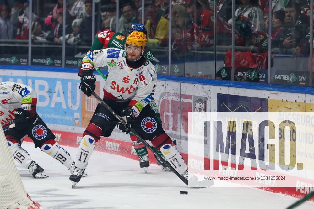 One-on-one, action, featuring Ludwig Bystroem, Fischtown Pinguins 17, Augsburger Panther vs. Fischtown Pinguins, Matchday 7, Ice Hockey, Penny DEL, October 9, 2026, Augsburg, Bavaria, Germany