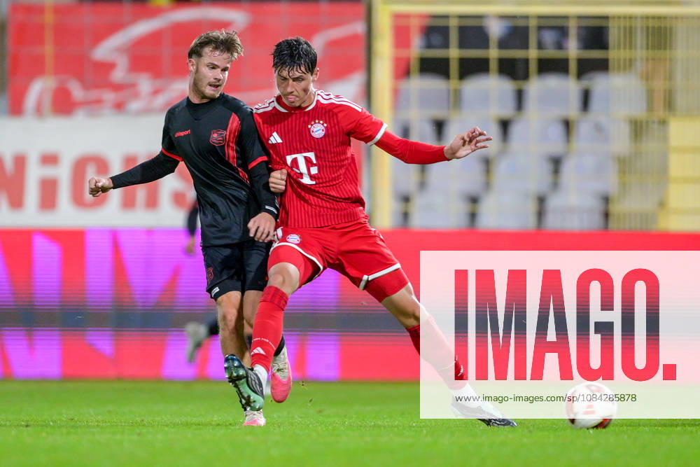 From left: Jeroen Krupa (Unterhaching), 9 Filip Pavic (Bayern Munich, FCB), 5 in a one-on-one, duel, tackle, dynamic, action, 09 10 2026, Munich, Germany, soccer, Bavarian Regional League, FC Bayern Munich II vs. SpVgg Unterhaching