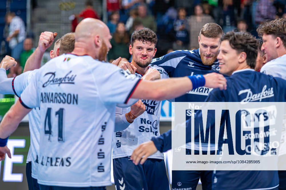 Marko Grgic, SG Flensburg Handewitt, No. 17 (left), TSV Hannover Burgdorf (green) vs. SG Flensburg Handewitt (blue) on Matchday 8 of the 2026–2027 season in the Opel Handball Bundesliga on October 9, 2026, ZAG Arena Hannover, GER,
