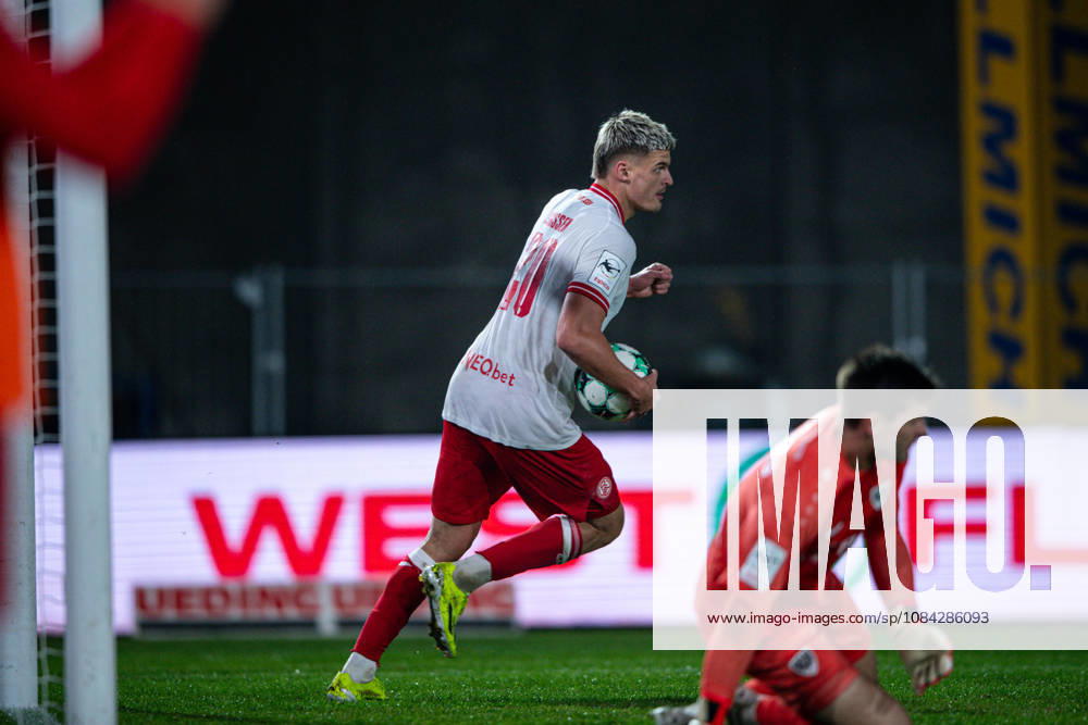 3rd Division, Matchday 8, SC Preußen Münster vs. Rot Weiss Essen at the LVM Preußenstadion; Marek Janssen of Essen scores the goal to make it 2–1, pictured here celebrating IMPORTANT NOTICE: In accordance with DFB and DFL regulations, it is prohibited to use or allow the use of photographs taken in the stadium and or during the game in the form of sequential images and or video-like photo series.