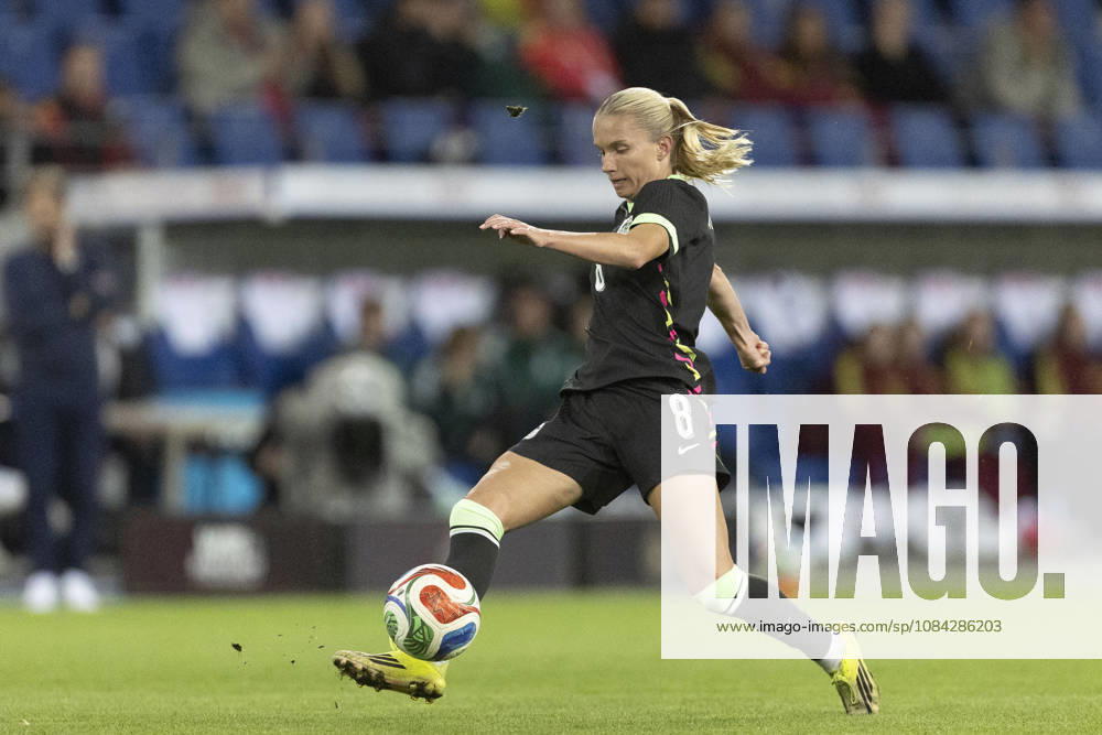 GER, Karlsruhe, football, womens football, International Friendly, Länderspiel, Nationalmannschaft Germany vs. Australia in the picture f.l.: Kaitlyn Torpey (Australia 08), action with the ball 09.10.2026, BBBank Wildpark Karlsruhe DFB REGULATIONS PROHIBIT ANY USE OF PHOTOGRAPHS AS IMAGE SEQUENCES AND OR QUASI-VIDEO, Karlsruhe BBBank Wildpark Baden-Wuerttemberg Germany