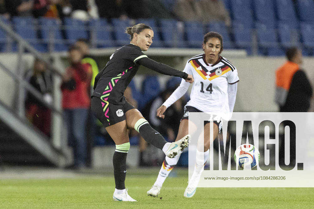 GER, Karlsruhe, football, womens football, International Friendly, Länderspiel, Nationalmannschaft Germany vs. Australia in the picture f.l.: Steph Catley (Australia 07), action with the ball 09.10.2026, BBBank Wildpark Karlsruhe DFB REGULATIONS PROHIBIT ANY USE OF PHOTOGRAPHS AS IMAGE SEQUENCES AND OR QUASI-VIDEO, Karlsruhe BBBank Wildpark Baden-Wuerttemberg Germany