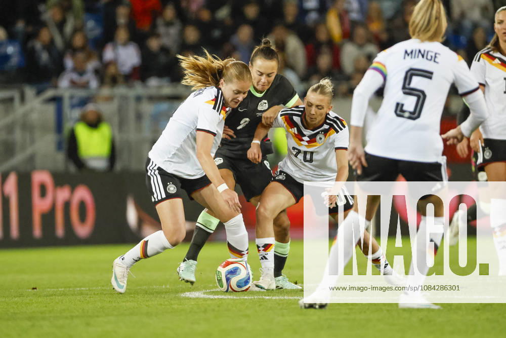 Sjoeke Nüsken, Nusken (Germany), 09, Caitlin Foord (Australia), 09, and Elisa Senß, Senss (Germany), 20, battling for the ball; Germany, soccer, women, friendly match, 2026, Germany vs. Australia, October 9, 2026, Karlsruhe BBBank Wildpark, Germany