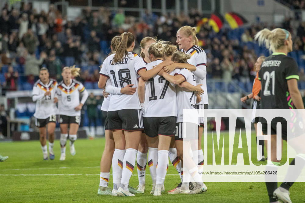 GER, Karlsruhe, football, womens football, International Friendly, Länderspiel, Nationalmannschaft Germany vs. Australia in the picture f.l.: germany goal celebration 09.10.2026, BBBank Wildpark Karlsruhe DFB REGULATIONS PROHIBIT ANY USE OF PHOTOGRAPHS AS IMAGE SEQUENCES AND OR QUASI-VIDEO, Karlsruhe BBBank Wildpark Baden-Wuerttemberg Germany