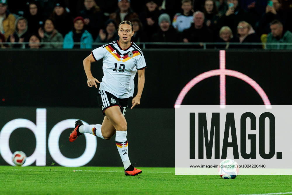 Klara Buehl (Bühl, Germany, 19) controls the ball during the International Friendly, Länderspiel, Nationalmannschaft match between Germany vs. Australia at BBBank Wildpark on October 09, 2026 in Karlsruhe, Germany. Germany