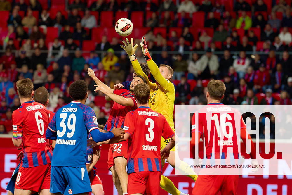 Scene in the penalty area featuring Patrick Mainka (1 FC Heidenheim), 06, Thierry Tazemeta (FC Kaiserslautern), 39, Oualid Mhamdi (1 FC Heidenheim), 22, Jan Schoeppner (1 FC Heidenheim), 03, Julian Niehues 1 FC Heidenheim, 16 GER, 1 FC Heidenheim 1846 vs. 1 FC Kaiserslautern, Soccer, 2. Bundesliga, Matchday 7, 2026–2027 season, October 9, 2026 DFL regulations prohibit any use of photographs as image sequences and or quasi-video GER, 1 FC Heidenheim 1846 vs. 1 FC Kaiserslautern, Soccer, 2. Bundesliga, Matchday 7, 2026–2027 season, October 9, 2026, Heidenheim an der Brenz