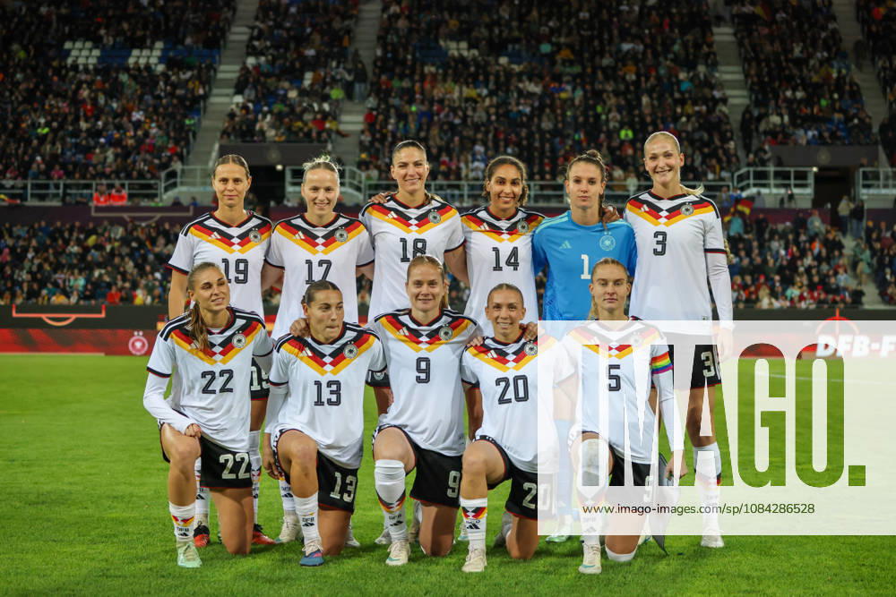 International Friendly Match: Germany Women vs. Australia Women. Pictured: Team photo of the DFB Women’s starting lineup. From left to right, top row: Klara Bühl (Buehl), Germany; Franziska Kett, Germany; Melissa Kössler (Koessler), Germany; Cora Zicai, Germany; goalkeeper Ena Mahmutovic, Germany; and Camilla Küver (Kuever), Germany; bottom row, from left: Jule Brand, Germany; Carlotta Wamser, Germany; Sjoeke Nüsken (Nuesken), Germany; Elisa Senß (Senss), Germany; and Janina Minge, Germany