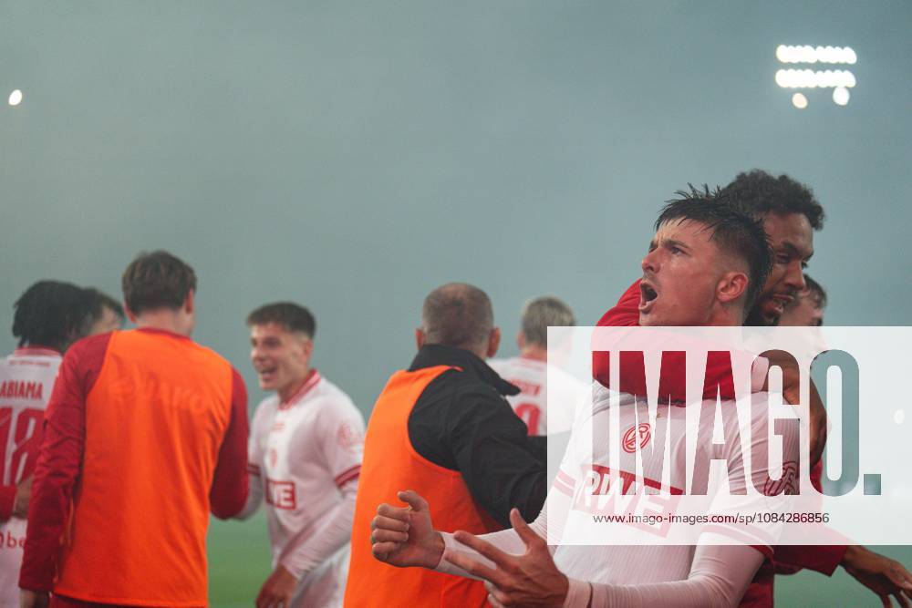 3rd Division, Matchday 8, SC Preußen Münster vs. Rot-Weiss Essen at the LVM Preußenstadion. Goal for the 2–3 by Semir Telalovic; Essen celebrating here with the team. IMPORTANT NOTICE: In accordance with DFB and DFL regulations, it is prohibited to use or allow the use of photographs taken in the stadium and or during the game in the form of sequential images and or video-like photo series
