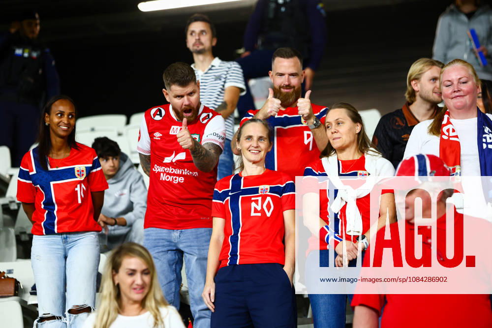 Women s World Cup Qualifier: Romania vs. Norway, Bucharest, October 9, 2026. Fans celebrate after the World Cup qualifying soccer match between Romania and Norway at Stadionul Arcul de Triumf in Bucharest. Photo: Nikola Krstic, NTB. . RESTRICTED USE FOR BETTING COMPANIES.