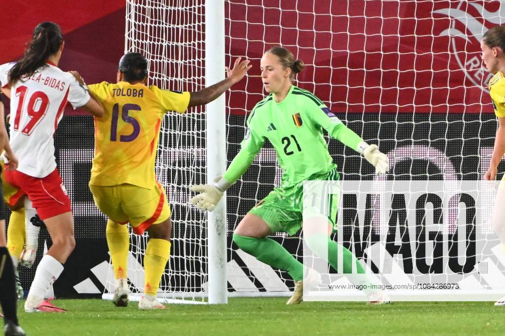 Belgium v Poland - FIFA Women s World Cup 2027 UEFA Qualifiers LEUVEN, BELGIUM - OCTOBER 09 : Seynhaeve Lowiese goalkeeper of Belgium during the FIFA Women s World Cup 2027 UEFA European Qualifiers play-offs round 1 path 2 first leg match between Belgium and Poland on October 9, 2026 in Leuven, Belgium, 09 10 2026 Leuven Belgium