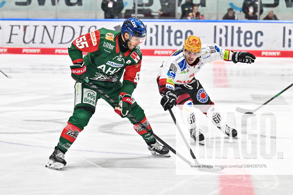 Penny DEL: Augsburger Panther vs. Fischtown Pinguins, October 9, 2026, AUGSBURG, GERMANY, OCTOBER 9, in a matchup between Ryan BUTTON of the Augsburger Panther (No. 55) and Keean WASHKURAK of the Fischtown Pinguins (No. 60) during the Penny DEL game between the Augsburger Panther and the Fischtown Pinguins on Matchday 7 at Curt Frenzel Stadium