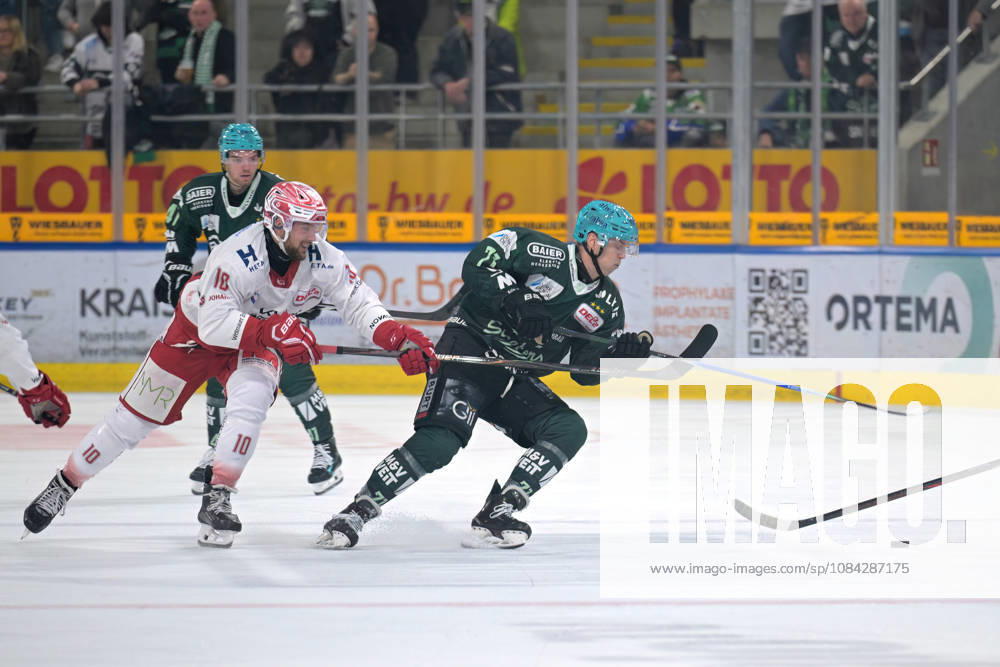 Bastian Eckl (Bietigheim Steelers), No. 71, battling for the puck against Julian Kornelli (EC Bad Nauheim), No. 10; Bietigheim Steelers vs. EC Bad Nauheim, ice hockey, DEL 2, Game 7 of the regular season, 2026–2027 season, October 9, 2026, Bietigheim Steelers vs. EC Bad Nauheim, ice hockey, DEL 2, 7th regular-season game, 2026–2027 season, October 9, 2026, Bietigheim