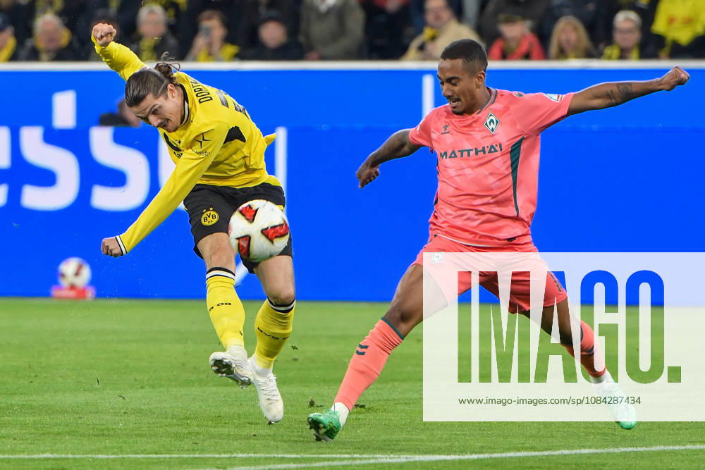 From left: Marcel Sabitzer (Dortmund) and Arthur (Bremen) in a one-on-one duel, September 10, 2026 ¢ Soccer ¢ Borussia Dortmund vs. SV Werder Bremen, Signal Iduna Park, Dortmund, DFB and DFL regulations prohibit any use of photographs as image sequences and or quasi-video. NRW, Germany