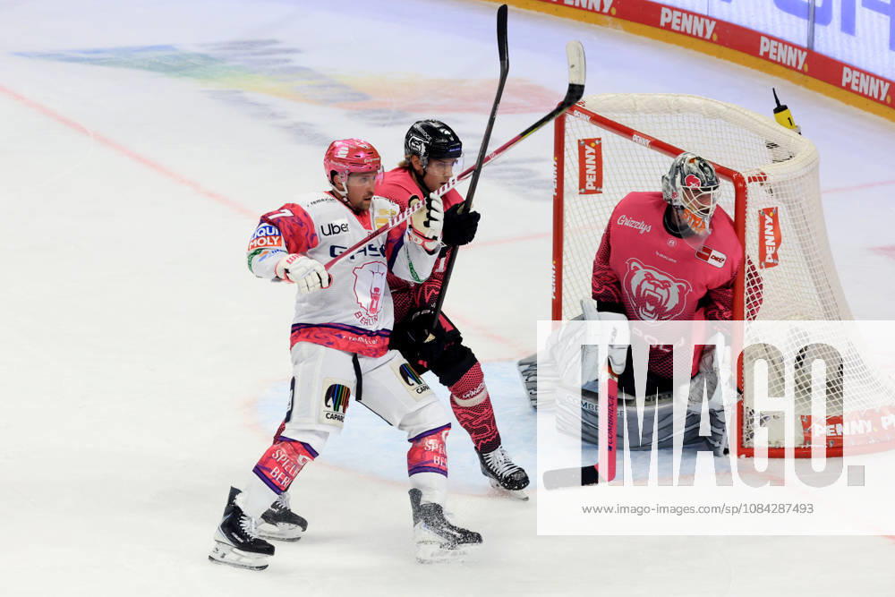 DEU, GER, Ice Hockey, Match Day, 2026–27 Season, Berlin, Eisbären Berlin vs. Gabriel Fontaine Eisbären Berlin 97 , , Dustin Strahlmeier Grizzly Wolfsburg 1 , Tommy Pasanen Grizzly Wolfsburg 16 nordphoto GmbH Engler City About Arena State Country